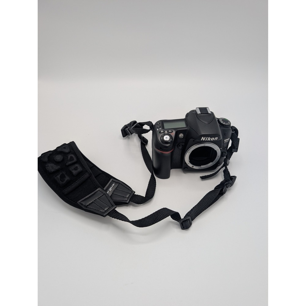 Nikon D80 Digital SLR Camera Body Black with Targus Padded Strap 10.2MP DSLR